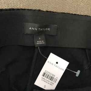 The Flocked Animal Print Side Zip Legging brand new! Size small darling!